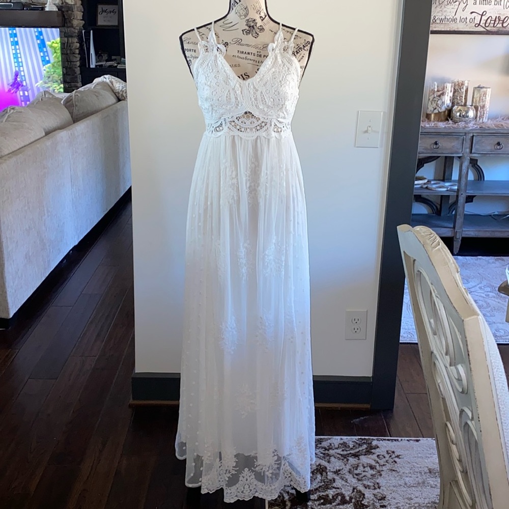 NWOT Beautiful White Lace Maxi Dress Small
